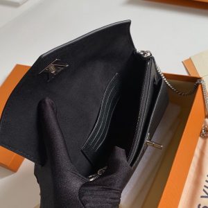 LOUIS VUITTON Mylockme BB - Image 4