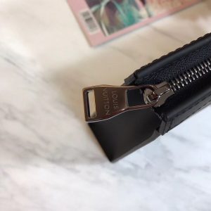 Louis Vuitton TOILETRY POUCH 26 - Image 4